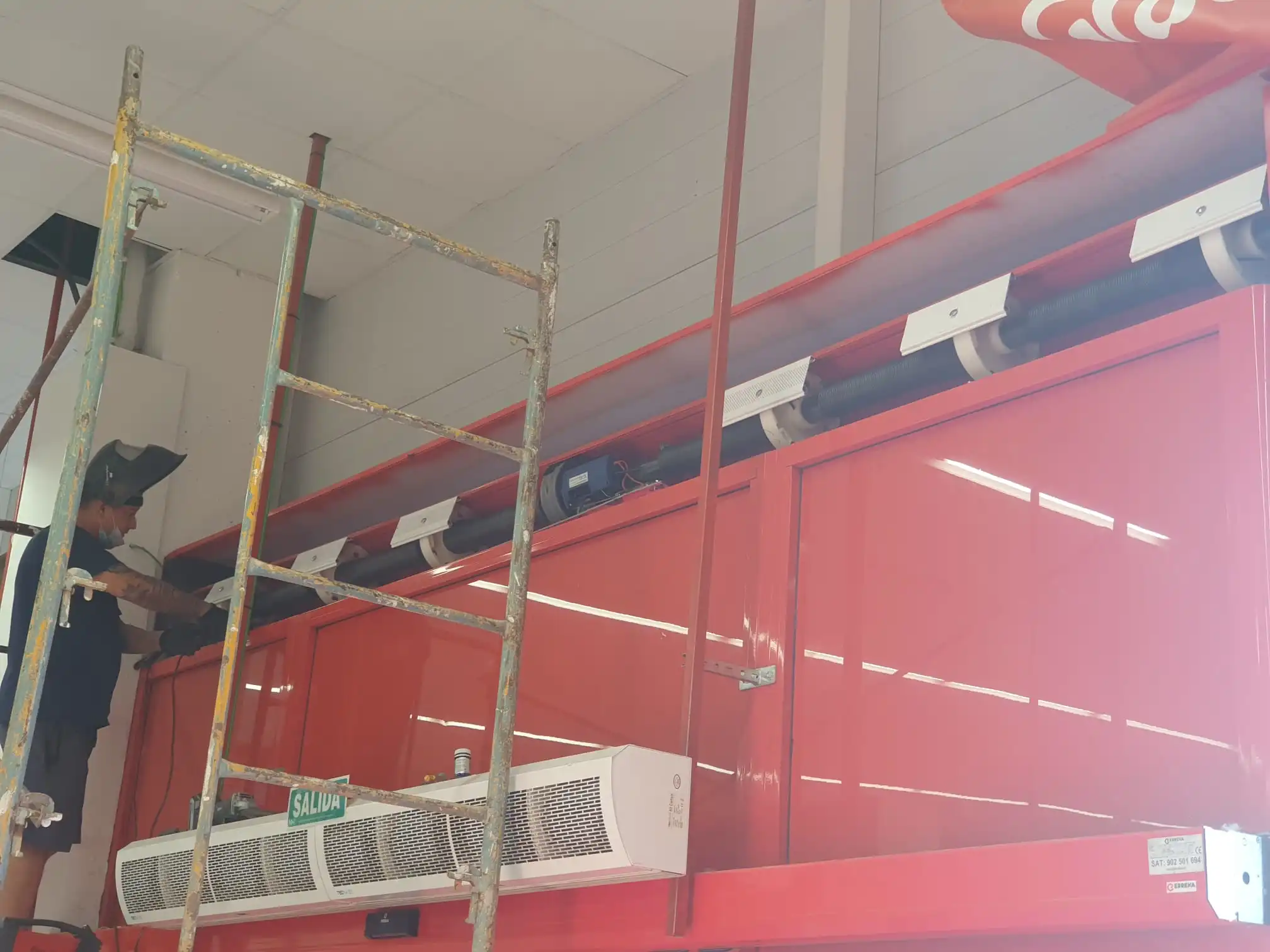 Empresa de reparacion de persianas metalicas en Albatera Motorización de persianas de comercio en Albatera